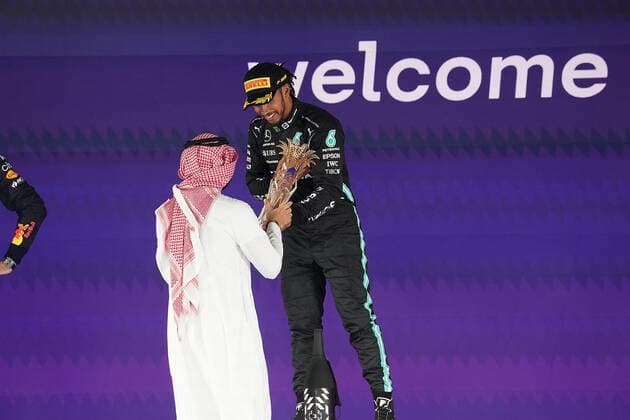 Formel 1 Großer Preis von Saudi-Arabien 05.12.2021, Jeddah Corniche Circuit, Dschidda, Formel 1 Großer Preis von Saudi-Arabien ,im Bild Podium: Sieger Lewis Hamilton (GBR), Mercedes-AMG Petronas Formula One Team, 2.Platz für Max Verstappen (NEL), Red Bull Racing Honda, 3.Platz für Valtteri Bottas (FIN), Mercedes-AMG Petronas Formula One Team