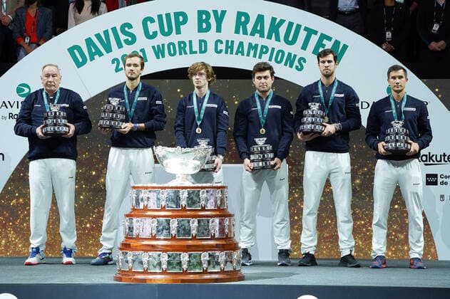 The Russian Tennis Federation V Croatia: Final - Davis Cup Finals 2021 ptain Shamil Tarpischev, Danil Medvedev, Andrey Rublev, Aslan Karatsev, Karen Kachanov and Evgeny Donskoy of The Russian Tennis Federation celebrate winning the Davis Cup following the Men s Singles match between Danil Medvedev and Marin Cilic of the Davis Cup Final between The Russian Tennis Federation and Croatia at Madrid Arena on December 05, 2021 in Madrid, Spain. madrid Spain  Copyright: xOscarxGonzalezx originalFilename:gonzalez-notitle211205_npjf4.jpg