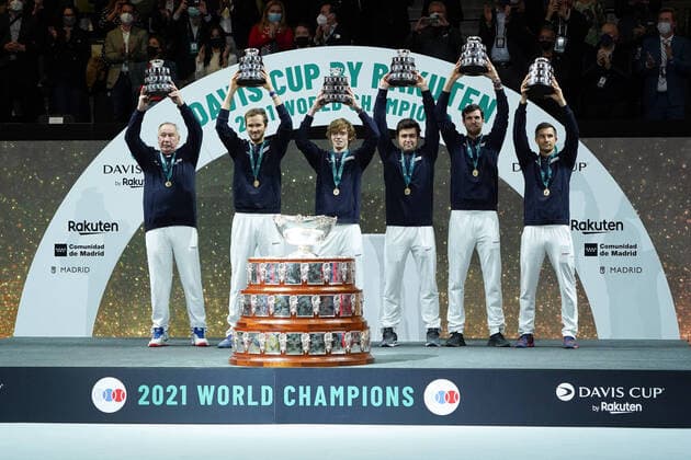 The Russian Tennis Federation V Croatia: Final - Davis Cup Finals 2021 ptain Shamil Tarpischev, Danil Medvedev, Andrey Rublev, Aslan Karatsev, Karen Kachanov and Evgeny Donskoy of The Russian Tennis Federation celebrate winning the Davis Cup following the Men s Singles match between Danil Medvedev and Marin Cilic of the Davis Cup Final between The Russian Tennis Federation and Croatia at Madrid Arena on December 05, 2021 in Madrid, Spain. madrid Spain  Copyright: xOscarxGonzalezx originalFilename:gonzalez-notitle211205_npf5F.jpg