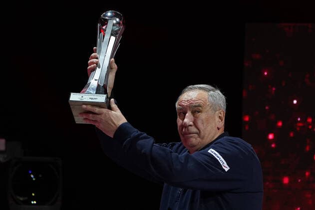 The Russian Tennis Federation V Croatia: Final - Davis Cup Finals 2021 Team captain of Russia Shamil Tarpischev holds a trophy after winning the Davis Cup Finals 2021 Final match between Russia and Croatia at Madrid Arena on December 5, 2021 in Madrid, Spain madrid Spain  Copyright: xOscarxGonzalezx originalFilename:gonzalez-notitle211205_npHbT.jpg