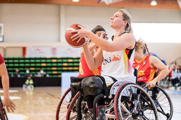 Europameisterschaft Rollstuhlbasketball 06.12.2021 MADRID, SPANIEN 6. Dezember - Rollstuhlbasketball, Deutschland gegen Spanien Frauen, an Tag 3 der Europameisterschaft Rollstuhlbasketball am 06.12.2021 in Polid. Municipal Francisco Fernandez Ochoa in Madrid, Spanien. Svenja Mayer (Deutschland, 13) Copyright: xBEAUTIFULxSPORTS Wunderlx