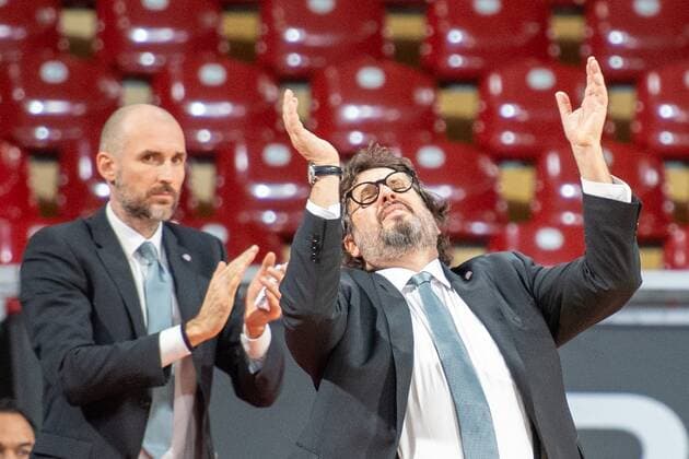 Sport Bilder des Tages Head Coach Andrea Trinchieri (FC Bayern), FC Bayern Basketball vs. MLP Academics Heidelberg, easyCredit BBL, 06.12.2021 Muenchen Bayern Deutschland