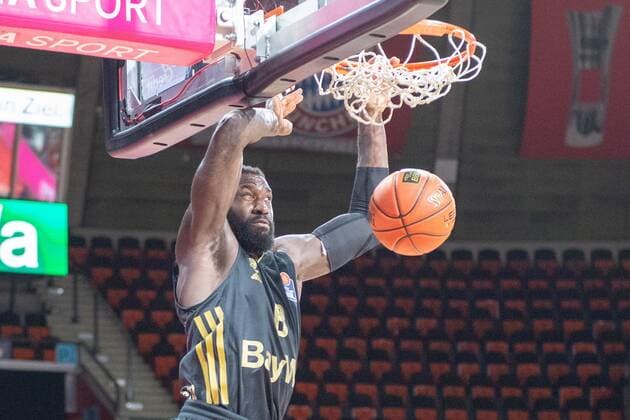 Othello Hunter 8 (FC Bayern), dunk, FC Bayern Basketball vs. MLP Academics Heidelberg, easyCredit BBL, 06.12.2021 Muenchen Bayern Deutschland