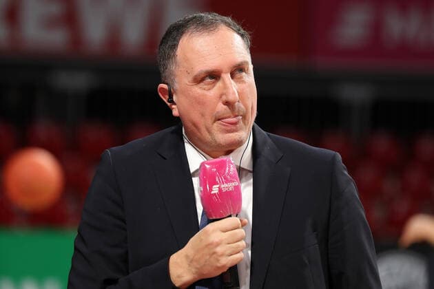 Branislav Ignjatovic (Academics Heidelberg, Chef-Trainer) streckt die Zunge raus GER, FC Bayern Basketball vs. Academics Heidelberg, Basketball, 1.Bundesliga, Saison 2021 2022, 06.12.2021, GER, FC Bayern Basketball vs. Academics Heidelberg, Basketball, 1.Bundesliga, Saison 2021 2022, 06.12.2021, Muenchen Copyright: xEIBNER MarcelxEngelbrechtx EP_EER