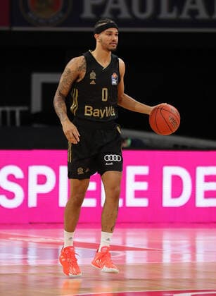 Nick Weiler-Babb (Bayern Basketball, 0) am Ball GER, FC Bayern Basketball vs. Academics Heidelberg, Basketball, 1.Bundesliga, Saison 2021 2022, 06.12.2021, GER, FC Bayern Basketball vs. Academics Heidelberg, Basketball, 1.Bundesliga, Saison 2021 2022, 06.12.2021, Muenchen Copyright: xEIBNER MarcelxEngelbrechtx EP_EER
