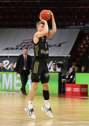 Ognjen Jaramaz (Bayern Basketball, 10) beim Wurf GER, FC Bayern Basketball vs. Academics Heidelberg, Basketball, 1.Bundesliga, Saison 2021 2022, 06.12.2021, GER, FC Bayern Basketball vs. Academics Heidelberg, Basketball, 1.Bundesliga, Saison 2021 2022, 06.12.2021, Muenchen Copyright: xEIBNER MarcelxEngelbrechtx EP_EER
