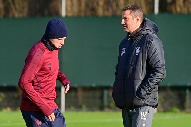 ANTWERP, BELGIUM - DECEMBER 08 : Radja Nainggolan defender of Antwerp FC and Brian Priske head coach of Antwerp FC pictured during a training session of Royal Antwerp FC prior to their Europa League game against Olympiacos on December 8, 2021 in Antwerp, Belgium, 8 12 2021 ( media activities Royal Antwerp - Europa League PhotoNews Panoramic 
