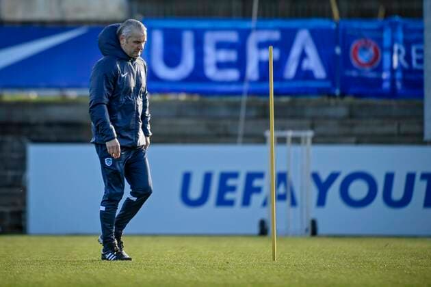 Genk, Belgium - December 08 : Bernd Storck head coach of KRC Genk during the training of the media activity before the uefa europa league match between KRC Genk and Rapid Wien on December 8, 2021 in Genk, Belgium, 08 12 2021 ( Media Activity befor KRC Genk v Rapid Wien - Europa League PhotoNews Panoramic 
