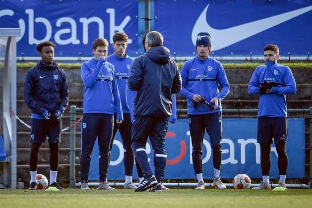 Genk, Belgium - December 08 : Bernd Storck head coach of KRC Genk during the training of the media activity before the uefa europa league match between KRC Genk and Rapid Wien on December 8, 2021 in Genk, Belgium, 08 12 2021 ( Media Activity befor KRC Genk v Rapid Wien - Europa League PhotoNews Panoramic 