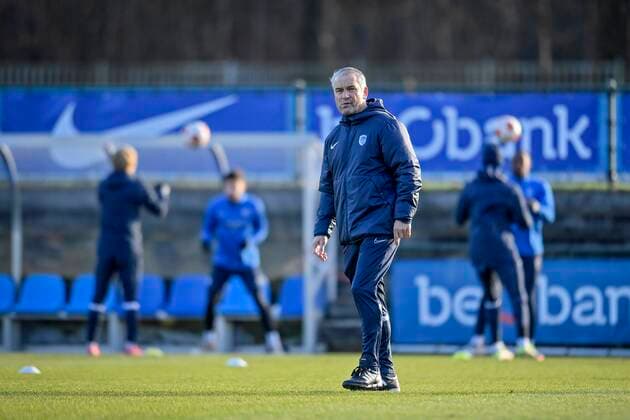 Genk, Belgium - December 08 : Bernd Storck head coach of KRC Genk during the training of the media activity before the uefa europa league match between KRC Genk and Rapid Wien on December 8, 2021 in Genk, Belgium, 08 12 2021 ( Media Activity befor KRC Genk v Rapid Wien - Europa League PhotoNews Panoramic 