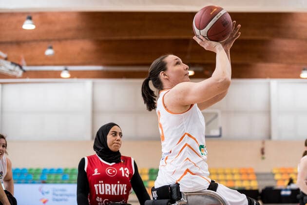 Europameisterschaft Rollstuhlbasketball 08.12.2021 MADRID, SPANIEN 8. Dezember - Rollstuhlbasketball, Niederlande gegen Tuerkei Damen, an Tag 5 der Europameisterschaft Rollstuhlbasketball am 08.12.2021 in Polid. Municipal Francisco Fernandez Ochoa in Madrid, Spanien. Mariska Beijer (Niederlande, 15) Copyright: xBEAUTIFULxSPORTS Wunderlx