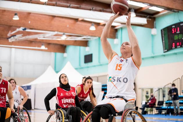 Europameisterschaft Rollstuhlbasketball 08.12.2021 MADRID, SPANIEN 8. Dezember - Rollstuhlbasketball, Niederlande gegen Tuerkei Damen, an Tag 5 der Europameisterschaft Rollstuhlbasketball am 08.12.2021 in Polid. Municipal Francisco Fernandez Ochoa in Madrid, Spanien. Mariska Beijer (Niederlande, 15) Copyright: xBEAUTIFULxSPORTS Wunderlx