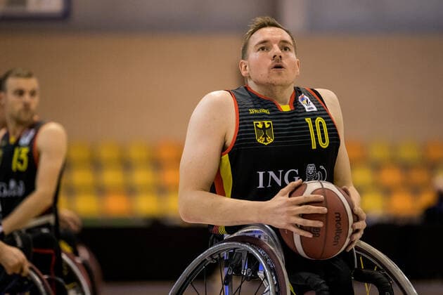 Europameisterschaft Rollstuhlbasketball 08.12.2021 MADRID, SPANIEN 8. Dezember - Rollstuhlbasketball, Spanien gegen Deutschland Herren, an Tag 5 der Europameisterschaft Rollstuhlbasketball am 08.12.2021 in Polid. Municipal Francisco Fernandez Ochoa in Madrid, Spanien. Jan Haller (Deutschland, 10) Copyright: xBEAUTIFULxSPORTS Wunderlx