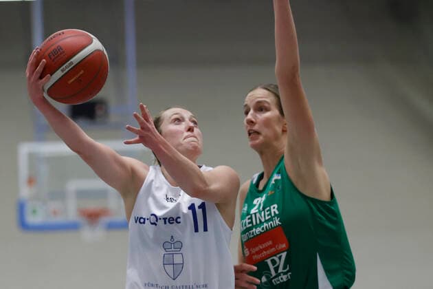 08.12.2021, Basketball, Frauen, DBBL-Pokal, Achtelfinale, QOOL Sharks - Rutronik Stars Keltern, GER, Wuerzburg, TGW Sportzentrum Feggrube Bild: v. li. Jessica Hanson (QOOL Sharks) und Alexandria Kiss-Rusk (Rutronik Stars Keltern) Copyright: HMBxMedia xHeikoxBecker