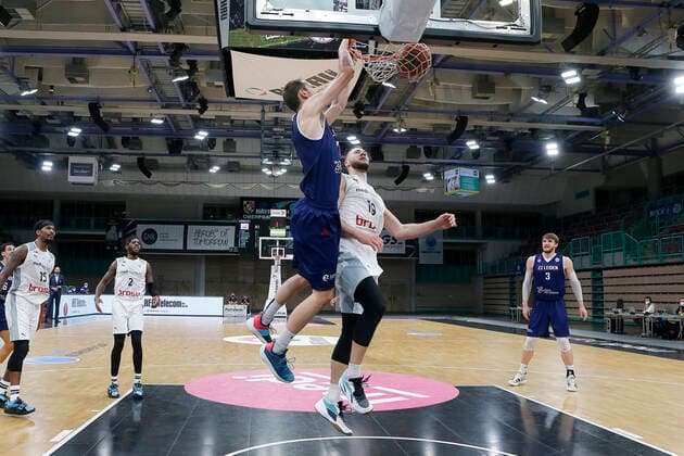 Basketball FIBA Europa Cup 1. Spieltag Gruppe I Runde 2 in der Oberfrankenhalle in Bayreuth Saison 2021-2022 Medi Bayreuth gegen ZZ Leiden