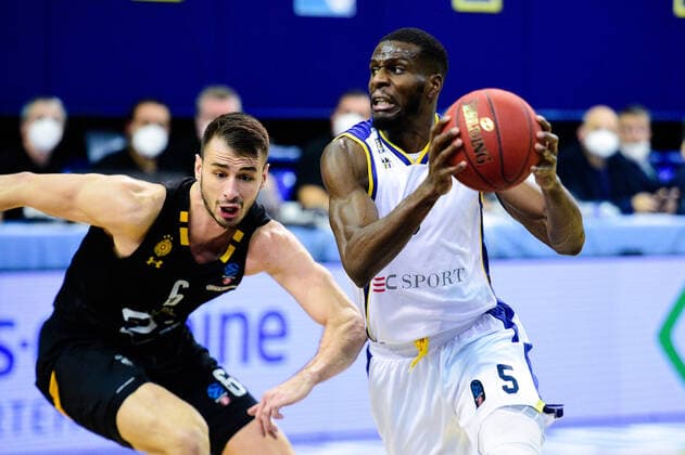 Lahaou Konate ( 5 - Metropolitans 92 ) - DANGUBIC NEMANJA ( 6 - Partizan Belgrade ) - BASKET : Metropolitans 92 vs Partizan Belgrade - Eurocup - 08 12 2021 FedericoPestellini Panoramic 