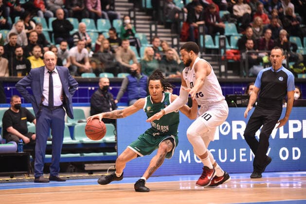 7DAYS EUROCUP KOSZYKOWKA MEZCZYZN 6 KOLEJKA MECZ WKS SLASK WROCLAW - HAMBURG TOWERS 7DAYS EUROCUP BASKETBALL MANS MATCH WKS SLASK WROCLAW - HAMBURG TOWERS TRAVIS TRICE RAY MCCALLUM FOT. PRZEMYSLAW KAROLCZUK 400MM.PL NEWSPIX.PL --- Newspix.pl  211208_slask_hamburg_KAR-12