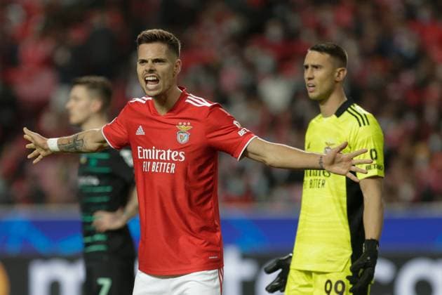 Julian Weigl midfielder of SL Benfica reacts during the UEFA Champions League Group E match between SL Benfica and FK Dynamo Kyiv at Estadio da Luz, Lisbon on December 8th, 2021. Portugal Valter Gouveia SPP SL Benfica vs FK Dynamo Kyiv - UEFA Champions League Group E 