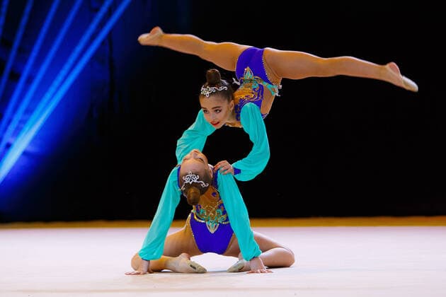 Sport Themen der Woche KW49 Sport Bilder des Tages UZHHOROD, UKRAINE - DECEMBER 08, 2021 - Participants of the 2021 Ukrainian Rhythmic gymnastics, Rhythmische Sportgymnastik, RSG Championship for groups perform during the competition at the Youth Sports Complex, Uzhhorod, western Ukraine 2021 Ukrainian Rhythmic Gymnastics Championship in Uzhhorod  Copyright: xSerhiixHudakx
