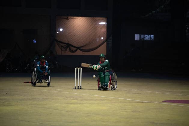 Sport Themen der Woche KW49 Sport Bilder des Tages Bangladesh: Final ODI Wheelchair Cricket Tournament 2021 The best international wheelchair cricketers from 60 countries participated in the first ODI wheelchair cricket tournament in the history of Bangladesh to showcase their talents. The final match was held on December 11. The purpose of this one-day tournament is to test the ability of Bangladeshi players to celebrate International Disability Day 2021 and prepare for the upcoming ODI International Wheelchair Cricket Tournament. Bangladesh Copyright: RakibulxAlamxKhan