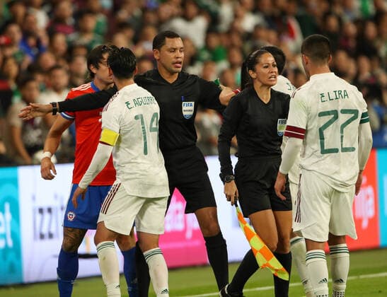 December 8, 2021: Referee SELVIN BROWN and assistant referee SHIRLEY PERELLO break up a scuffle between Chile forward JOAQUIN MONTECINOS (7) and Mexico midfielder ERIK ANTONIO LIRA MENDEZ (22) during an International Friendly, Länderspiel, Nationalmannschaft soccer match between Mexico and Chile on December 8, 2021 in Austin, Texas. - ZUMAc201 20211208_zap_c201_015 Copyright: xScottxColemanx