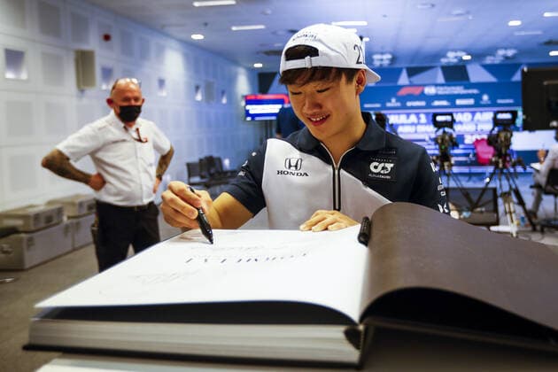 TSUNODA Yuki (jap), Scuderia AlphaTauri Honda AT02, portrait signing helmet and book for TODT Jean (fra), FIA President during the Formula 1 Etihad Airways Abu Dhabi Grand Prix 2021, 22th round of the 2021 FIA Formula One World Championship, WM, Weltmeisterschaft from December 10 to 12, 2021 on the Yas Marina Circuit, in Yas Island, Abu Dhabi - F1 - ABU DHABI GRAND PRIX 2021 DPPI Panoramic  00121045__V2_8249.JPG