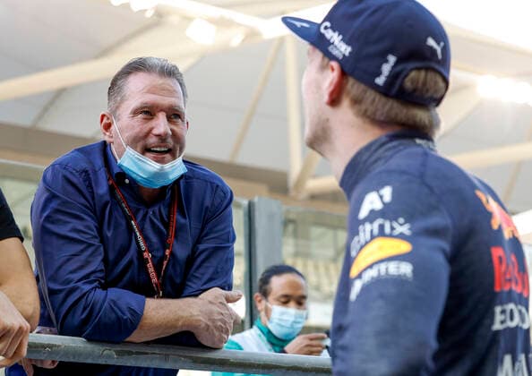 33 Max Verstappen (NED, Red Bull Racing) and his father Jos Verstappen, F1 Grand Prix of Abu Dhabi at Yas Marina Circuit on December 9, 2021 in Abu Dhabi, United Arab Emirates. (Photo by HOCH ZWEI) Abu Dhabi United Arab Emirates