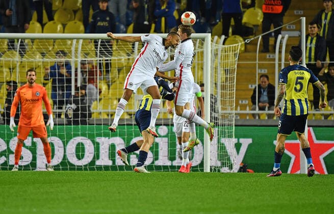 09.12.2021, xjhx, Fussball UEFA Europa League, Fenerbahce Istanbul - Eintracht Frankfurt emspor, v.l. Djibril Sow (Eintracht Frankfurt) Kristijan Jakic (Eintracht Frankfurt) Kopfball (DFL DFB REGULATIONS PROHIBIT ANY USE OF PHOTOGRAPHS as IMAGE SEQUENCES and or QUASI-VIDEO) Istanbul