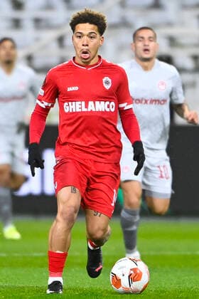 Antwerp s Manuel Benson pictured in action during an Europa League game between Belgian soccer team Royal Antwerp FC and Greek soccer team Olympiacos F.C., Thursday 09 December 2021, in Antwerp, Belgium, on the sixth and last day in Group D of the UEFA Europa League group stage. LAURIExDIEFFEMBACQ  x3152766x