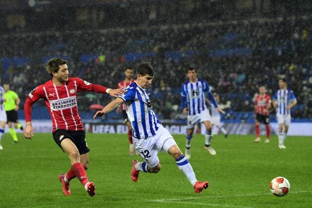 SAN SEBASTIAN - (lr) Ritsu Doan of PSV Eindhoven, Aihen Munoz of Real Sociedad during the UEFA Europa League match between Real Sociedad and PSV Eindhoven at Estadio de Anoeta on December 9, 2021 in San Sebastian, Spain. ANP OLAF KRAAK UEFA Europa League 2021 2022 xVIxANPxSportx xxANPxIVx