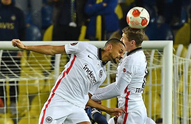 09.12.2021, xjhx, Fussball UEFA Europa League, Fenerbahce Istanbul - Eintracht Frankfurt emspor, v.l. Djibril Sow (Eintracht Frankfurt) Kristijan Jakic (Eintracht Frankfurt) Kopfball (DFL DFB REGULATIONS PROHIBIT ANY USE OF PHOTOGRAPHS as IMAGE SEQUENCES and or QUASI-VIDEO) Istanbul