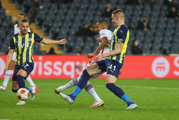 09.12.2021, Fussball UEFA Europa League, Fenerbahce SK Istanbul - Eintracht Frankfurt, emonline, emspor, v.l., Goal scored, Tor zum 0:1 durch Djibril Sow (Eintracht Frankfurt) DFL DFB REGULATIONS PROHIBIT ANY USE OF PHOTOGRAPHS AS IMAGE SEQUENCES AND OR QUASI-VIDEO. xdcx Copyright: HMBxMedia Claus