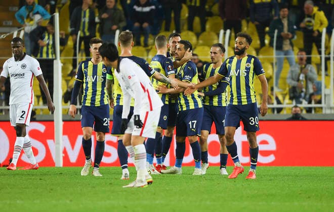 09.12.2021, Fussball UEFA Europa League, Fenerbahce SK Istanbul - Eintracht Frankfurt, emonline, emspor, v.l., Torjubel zum 1:1 durch Mergim Berisha (Fenerbahce Istanbul), Goal celebration, celebrate the goal DFL DFB REGULATIONS PROHIBIT ANY USE OF PHOTOGRAPHS AS IMAGE SEQUENCES AND OR QUASI-VIDEO. xdcx Copyright: HMBxMedia Claus