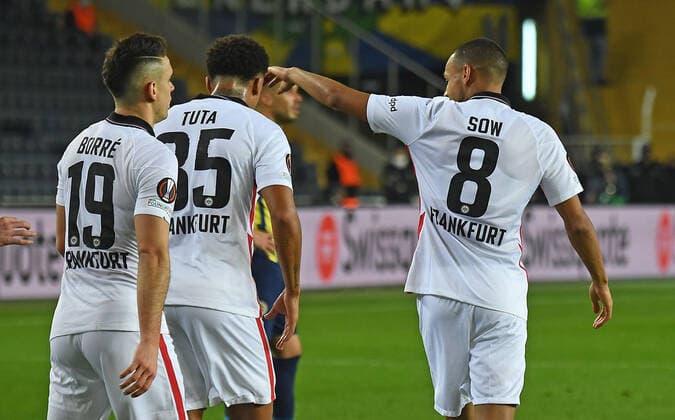 09.12.2021, xjhx, Fussball UEFA Europa League, Fenerbahce Istanbul - Eintracht Frankfurt emspor, v.l. Torjubel nach dem Tor zum celebrating the goal celebrate 0:1 durch Djibril Sow (Eintracht Frankfurt) (DFL DFB REGULATIONS PROHIBIT ANY USE OF PHOTOGRAPHS as IMAGE SEQUENCES and or QUASI-VIDEO) Istanbul