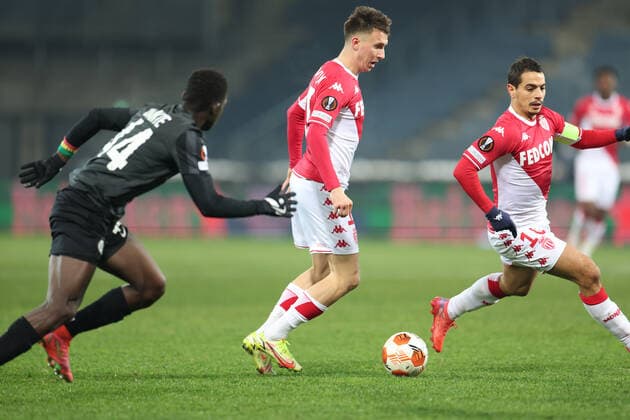 SOCCER - UEFA EL, Sturm vs Monaco GRAZ,AUSTRIA,09.DEC.21 - SOCCER - UEFA Europa League, group stage, SK Sturm Graz vs AS Monaco. Image shows Amadou Dante (Sturm), Aleksandr Golovin and Wissam Ben Yedder (Monaco) .  GEPAxpictures xChrisxBauer