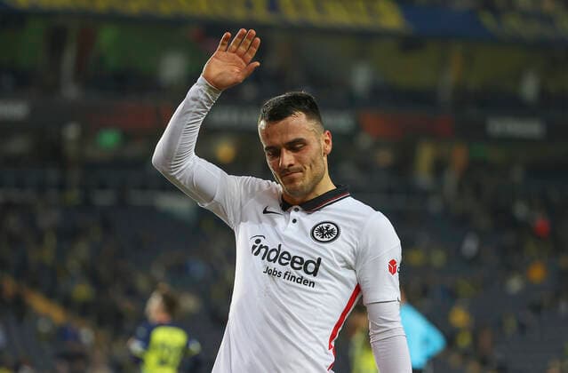 09.12.2021, Fussball UEFA Europa League, Fenerbahce SK Istanbul - Eintracht Frankfurt, emonline, emspor, v.l., Filip Kostic (Eintracht Frankfurt) enttaeuscht, enttaeuscht schauend, dissapointed, traurig, frustiert, frust, gefrustet DFL DFB REGULATIONS PROHIBIT ANY USE OF PHOTOGRAPHS AS IMAGE SEQUENCES AND OR QUASI-VIDEO. xdcx Copyright: HMBxMedia Claus