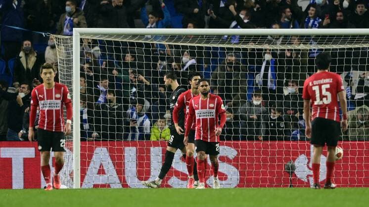 SAN SEBASTIAN - (lr) Ritsu Doan of PSV Eindhoven, PSV Eindhoven keeper Joel Drommel, Andre Ramalho of PSV Eindhoven, Philipp Mwene of PSV Eindhoven disappointed after the 1-0 during the Uefa Europa League match between Real Sociedad and PSV Eindhoven in Estadio de Anoeta on December 9, 2021 in San Sebastian, Spain. ANP OLAF KRAAK UEFA Europa League 2021 2022 xVIxANPxSportx xxANPxIVx