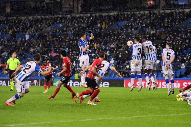 SAN SEBASTIAN - Bruma of PSV Eindhoven (2eL) during the UEFA Europa League match between Real Sociedad and PSV Eindhoven at Estadio de Anoeta on December 9, 2021 in San Sebastian, Spain. ANP OLAF KRAAK UEFA Europa League 2021 2022 xVIxANPxSportx xxANPxIVx