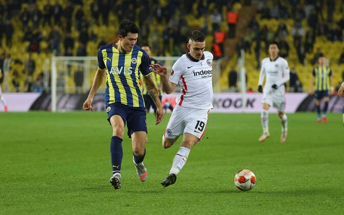 09.12.2021, Fussball UEFA Europa League, Fenerbahce SK Istanbul - Eintracht Frankfurt, emonline, emspor, v.l., Min-jae Kim (Fenerbahce Istanbul), Rafael Borre (Eintracht Frankfurt) DFL DFB REGULATIONS PROHIBIT ANY USE OF PHOTOGRAPHS AS IMAGE SEQUENCES AND OR QUASI-VIDEO. xdcx Copyright: HMBxMedia Claus