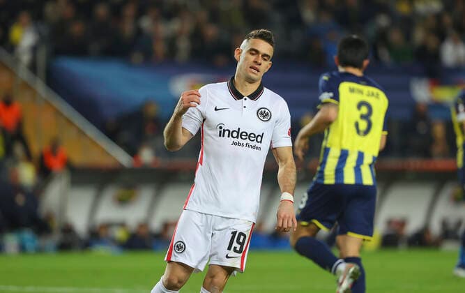 09.12.2021, Fussball UEFA Europa League, Fenerbahce SK Istanbul - Eintracht Frankfurt, emonline, emspor, v.l., Rafael Borre (Eintracht Frankfurt) enttaeuscht, enttaeuscht schauend, dissapointed, traurig, frustiert, frust, gefrustet DFL DFB REGULATIONS PROHIBIT ANY USE OF PHOTOGRAPHS AS IMAGE SEQUENCES AND OR QUASI-VIDEO. xdcx Copyright: HMBxMedia Claus