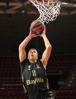 Vladimir Lucic (Bayern Basketball, 11) punktet GER, FC Bayern Basketball vs. Anadolu EFES Istanbul, Basketball, EuroLeague, Saison 2021 2022, 09.12.2021, GER, FC Bayern Basketball vs. Anadolu EFES Istanbul, Basketball, EuroLeague, Saison 2021 2022, 09.12.2021, Muenchen Copyright: xEIBNER MarcelxEngelbrechtx EP_EER