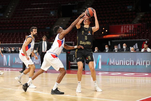 Vladimir Lucic (Bayern Basketball, 11) beim Wurf GER, FC Bayern Basketball vs. Anadolu EFES Istanbul, Basketball, EuroLeague, Saison 2021 2022, 09.12.2021, GER, FC Bayern Basketball vs. Anadolu EFES Istanbul, Basketball, EuroLeague, Saison 2021 2022, 09.12.2021, Muenchen Copyright: xEIBNER MarcelxEngelbrechtx EP_EER