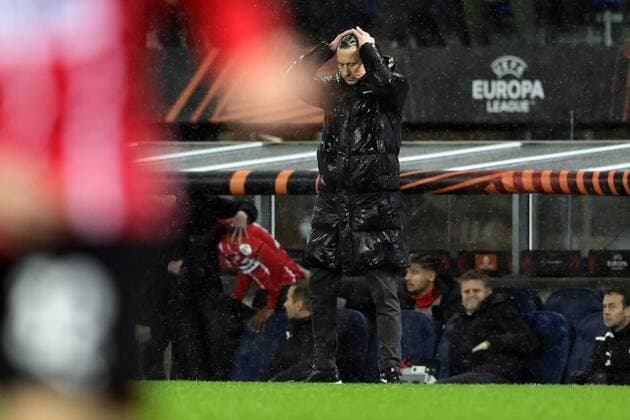 SAN SEBASTIAN - PSV Eindhoven coach Roger Schmidt disappointed during the UEFA Europa League match between Real Sociedad and PSV Eindhoven at Estadio de Anoeta on December 9, 2021 in San Sebastian, Spain. ANP OLAF KRAAK UEFA Europa League 2021 2022 xVIxANPxSportx xxANPxIVx