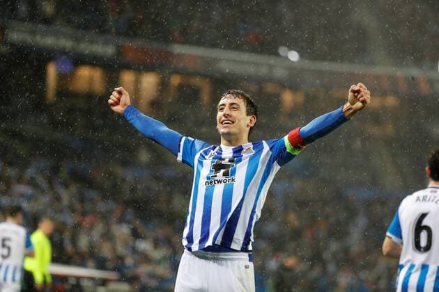 Real Sociedad s striker Mikel Oyarzabal celebrates after scoring the 2-0 lead during the Europa League Group B match between Real Sociedad and PSV Eindhoven at Reale Arena, San Sebastian, northern Spain 09 December 2021. REAL SOCIEDAD vs PSV EINDHOVEN !ACHTUNG: NUR REDAKTIONELLE NUTZUNG!  Copyright: xJuanxHerrerox GRAF1454 20211209-1400187ad3496a9c02170c8bde7dbc71bd696046