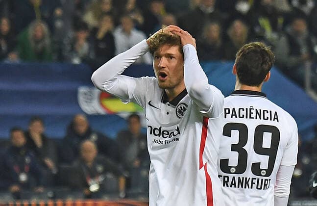 09.12.2021, xjhx, Fussball UEFA Europa League, Fenerbahce Istanbul - Eintracht Frankfurt emspor, v.l. Sam Lammers (Eintracht Frankfurt) enttaeuscht traurig frustriert dissapointed gestikuliert gibt Anweisungen (DFL DFB REGULATIONS PROHIBIT ANY USE OF PHOTOGRAPHS as IMAGE SEQUENCES and or QUASI-VIDEO) Istanbul