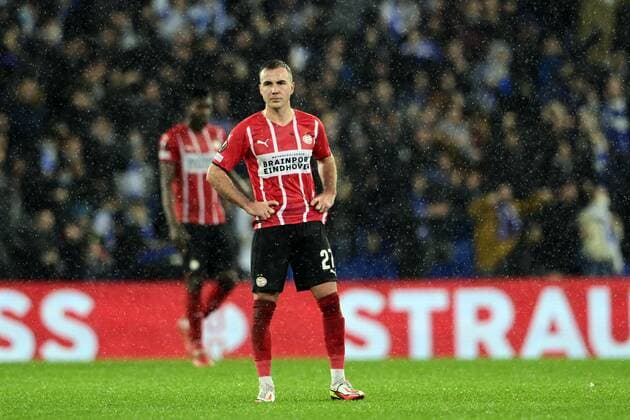 SAN SEBASTIAN - Mario Gotze of PSV Eindhoven disappointed after going 2-0 during the UEFA Europa League match between Real Sociedad and PSV Eindhoven at Estadio de Anoeta on December 9, 2021 in San Sebastian, Spain. ANP OLAF KRAAK UEFA Europa League 2021 2022 xVIxANPxSportx xxANPxIVx