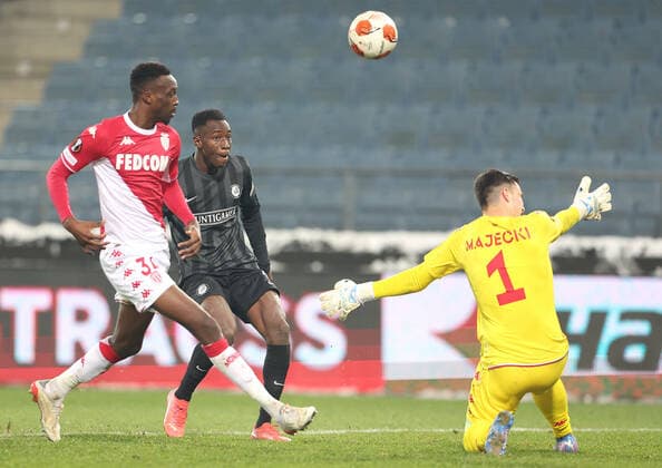 SOCCER - UEFA EL, Sturm vs Monaco GRAZ,AUSTRIA,09.DEC.21 - SOCCER - UEFA Europa League, group stage, SK Sturm Graz vs AS Monaco. Image shows Chrislain Matsima (Monaco), Kelvin Yeboah (Sturm) and Radoslaw Majecki (Monaco) .  GEPAxpictures xChrisxBauer