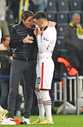 09.12.2021, xjhx, Fussball UEFA Europa League, Fenerbahce Istanbul - Eintracht Frankfurt emspor, v.l. Trainer Oliver Glasner (Eintracht Frankfurt) zautz Filip Kostic (Eintracht Frankfurt) (DFL DFB REGULATIONS PROHIBIT ANY USE OF PHOTOGRAPHS as IMAGE SEQUENCES and or QUASI-VIDEO) Istanbul