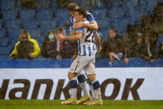 Real Sociedad s Alexander Sorloth (back) celebrates with teammates after scoring the 3-0 lead during the Europa League Group B match between Real Sociedad and PSV Eindhoven at Reale Arena, San Sebastian, northern Spain 09 December 2021. REAL SOCIEDAD vs PSV EINDHOVEN !ACHTUNG: NUR REDAKTIONELLE NUTZUNG!  Copyright: xJuanxHerrerox GRAF1504 20211209-8907a29fc7480e98ae61a2ba43f0c0b91f0dc4d6