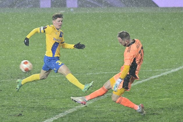 Dominik Holec, goalkeeper of Sparta, right, kicks the ball ahead of Mathias Kvistgaarden of Brondby during the UEFA Europa League group A soccer match Sparta Praha vs Brondby Copenhagen in Prague, Czech Republic, December 9, 2021. (CTKxPhoto RomanxVondrous) CTKPhotoP2021120909760 